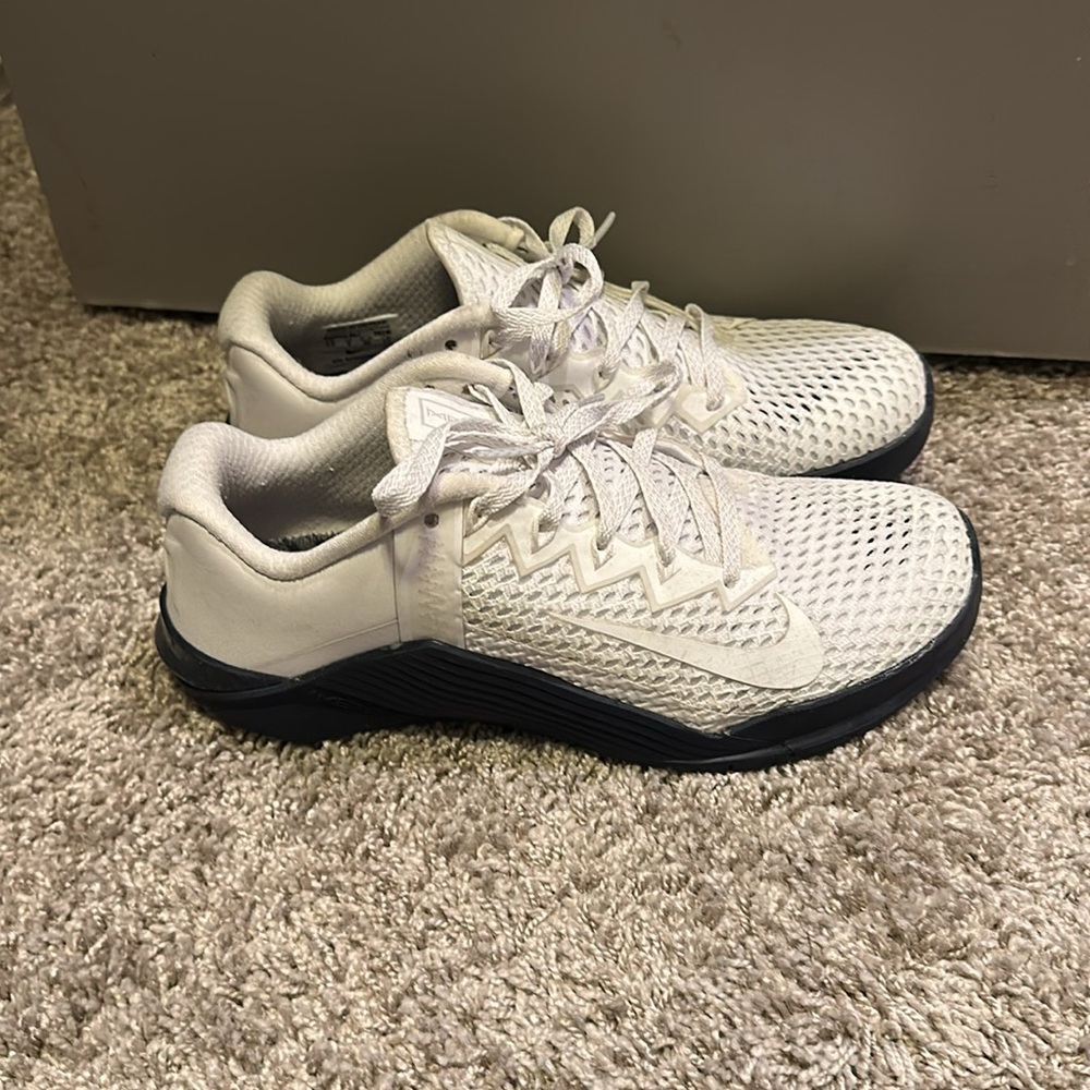 Nike sneakers - Picture 3 of 5